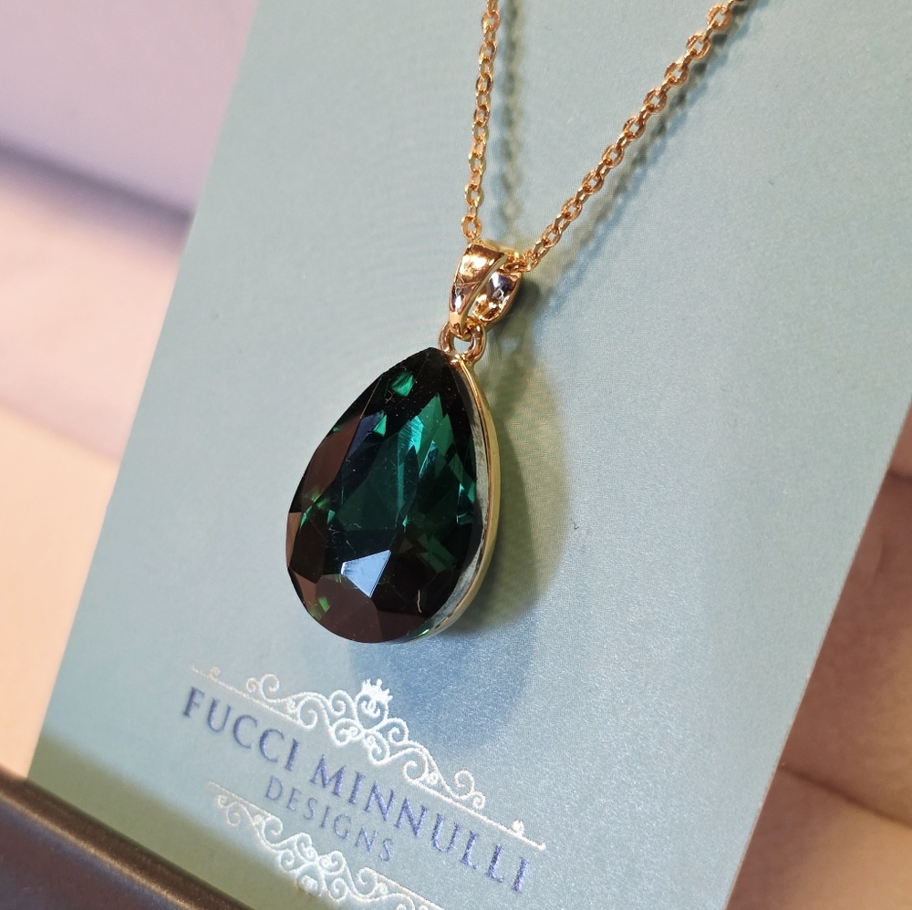 SALE!! Zircon Green Pear Pendant Necklace - Picture 5 of 5